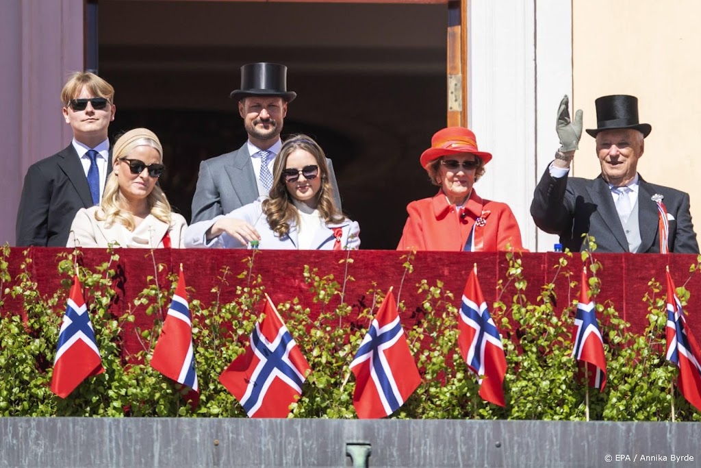 Den norske kongefamilien feirer nasjonaldagen