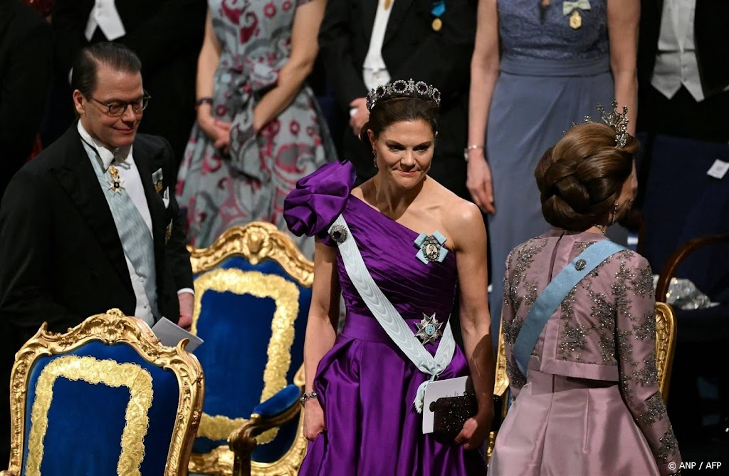 A politician refuses to sing the Swedish royal song at the Nobel ceremony