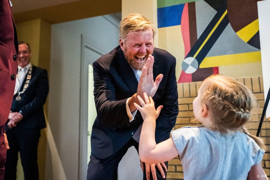 Koning geraakt door verhalen uit Gronings aardbevingsgebied